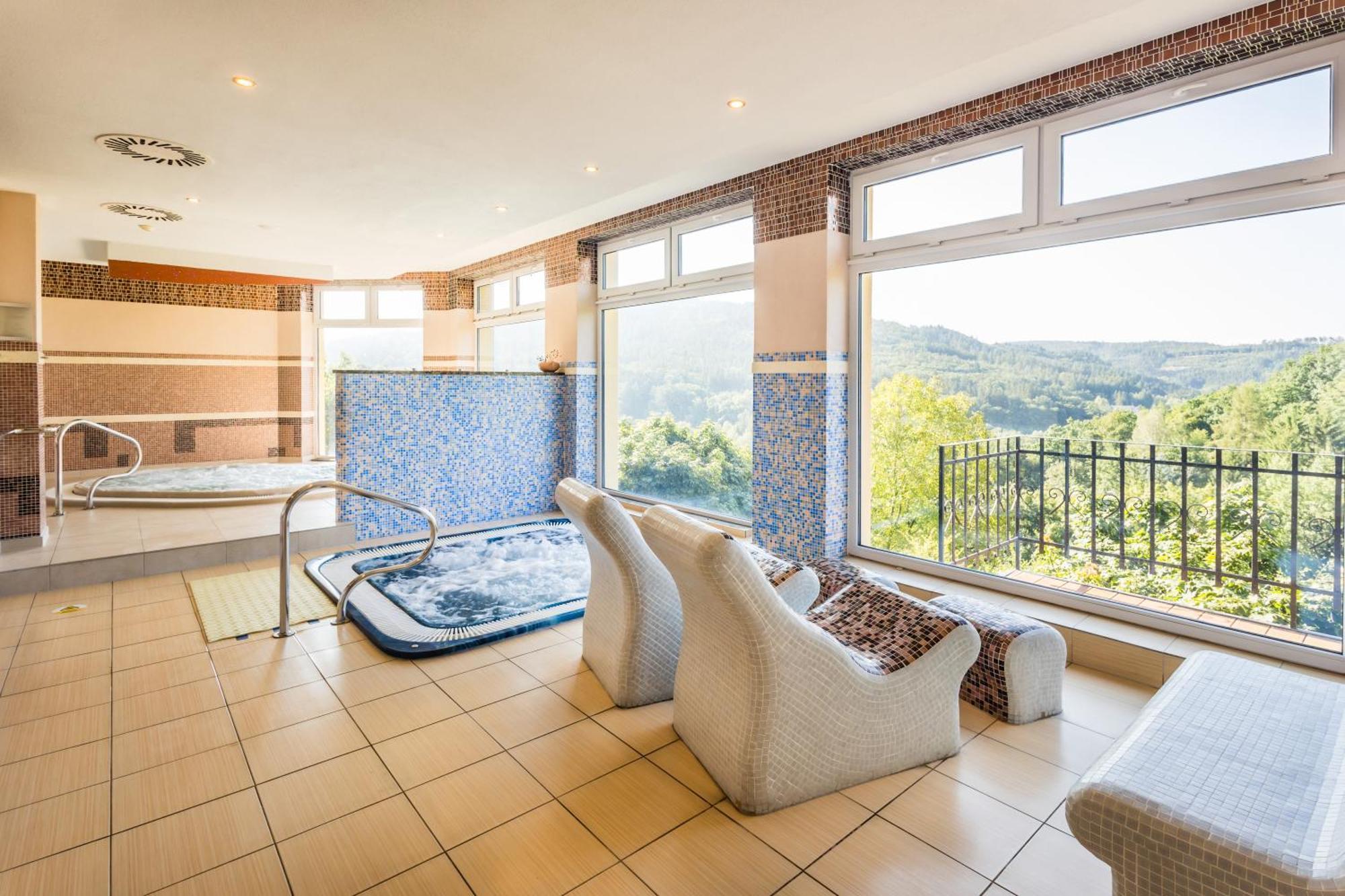 Lazensky A Wellness Hotel Nivamare Luhačovice Екстериор снимка